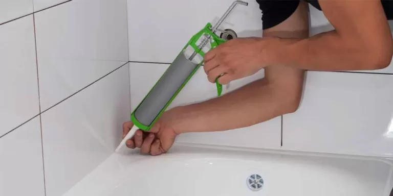 How to Caulk A Large Gap In Bathtubs? (Step By Step Guide)
