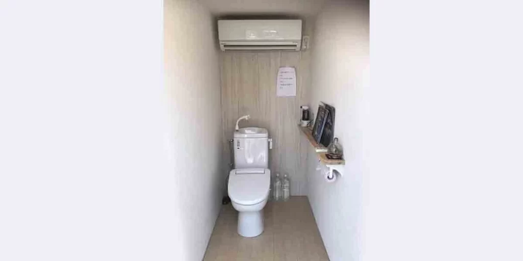  air conditioner in the bathroom